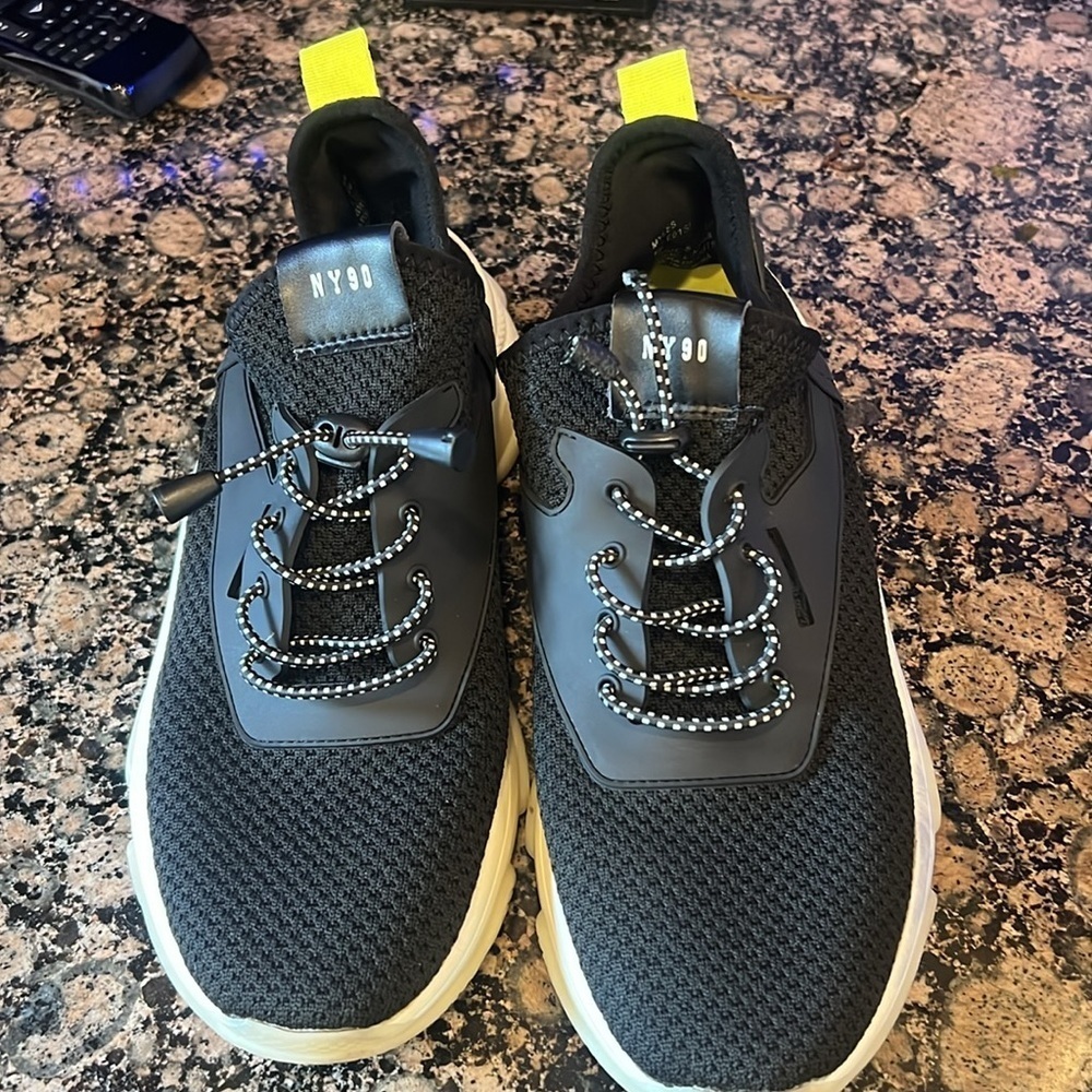 Steve Madden NY 90 black slip on sneaker very good condition size 10 women’s - Picture 12 of 14